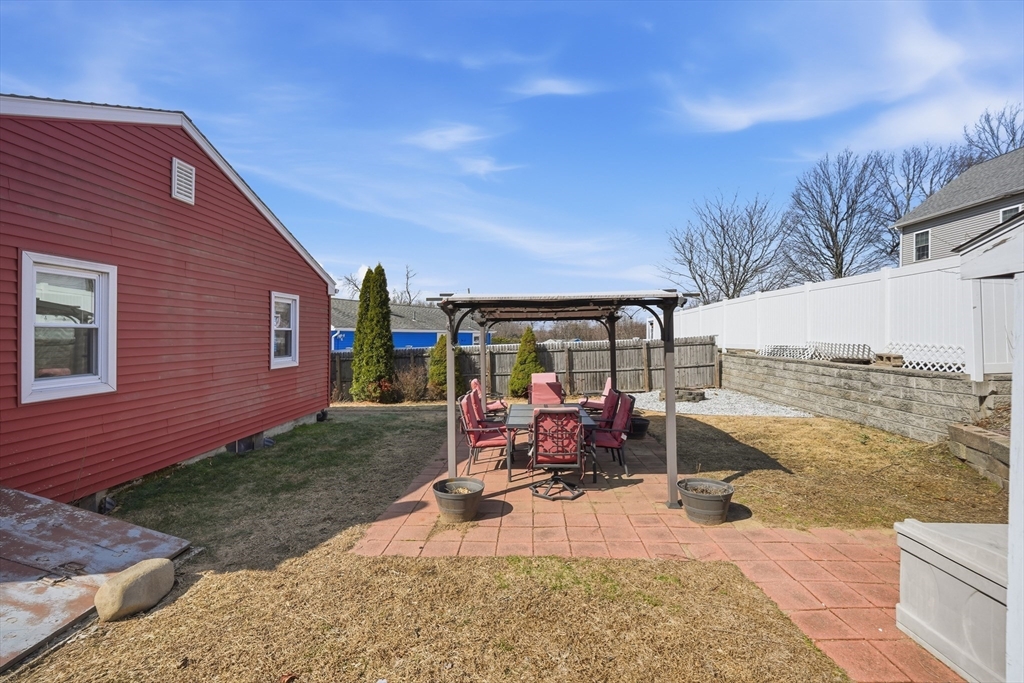 88 Agnes Street Springfield, MA 01118 - Photo 29 of 31