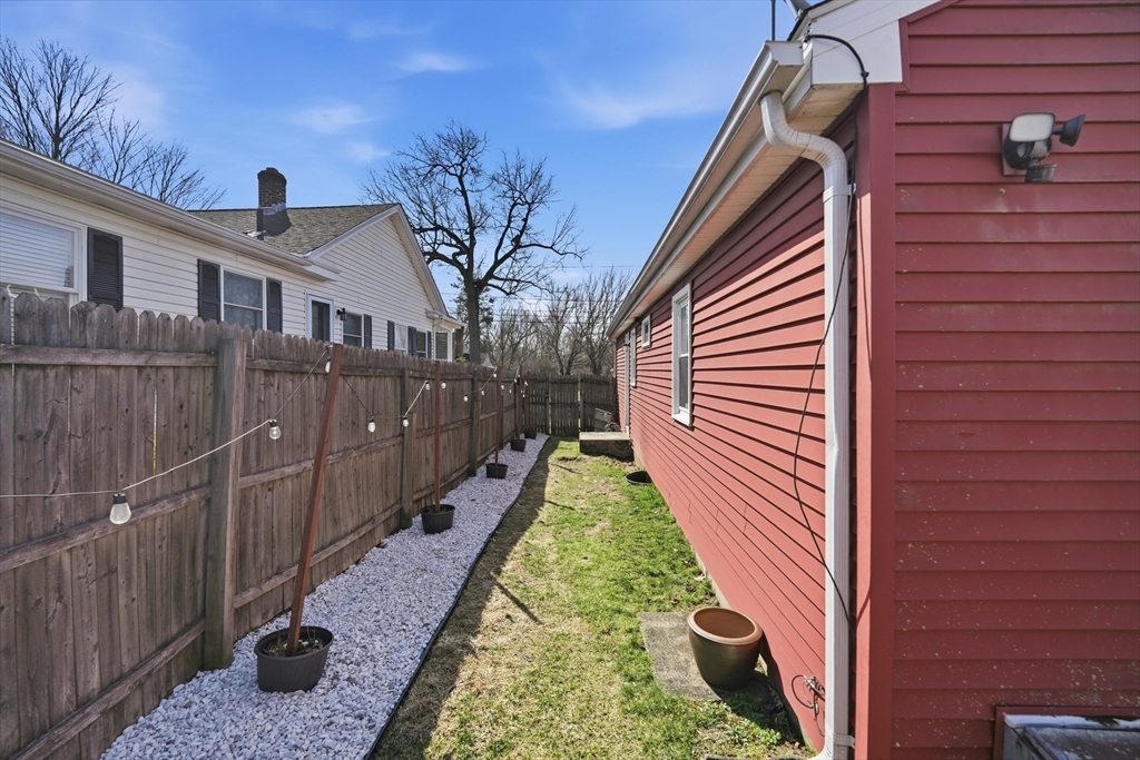 88 Agnes Street Springfield, MA 01118 - Photo 30 of 31