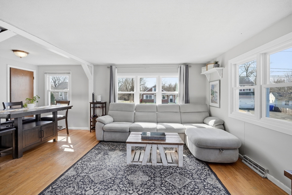 88 Agnes Street Springfield, MA 01118 - Photo 6 of 31