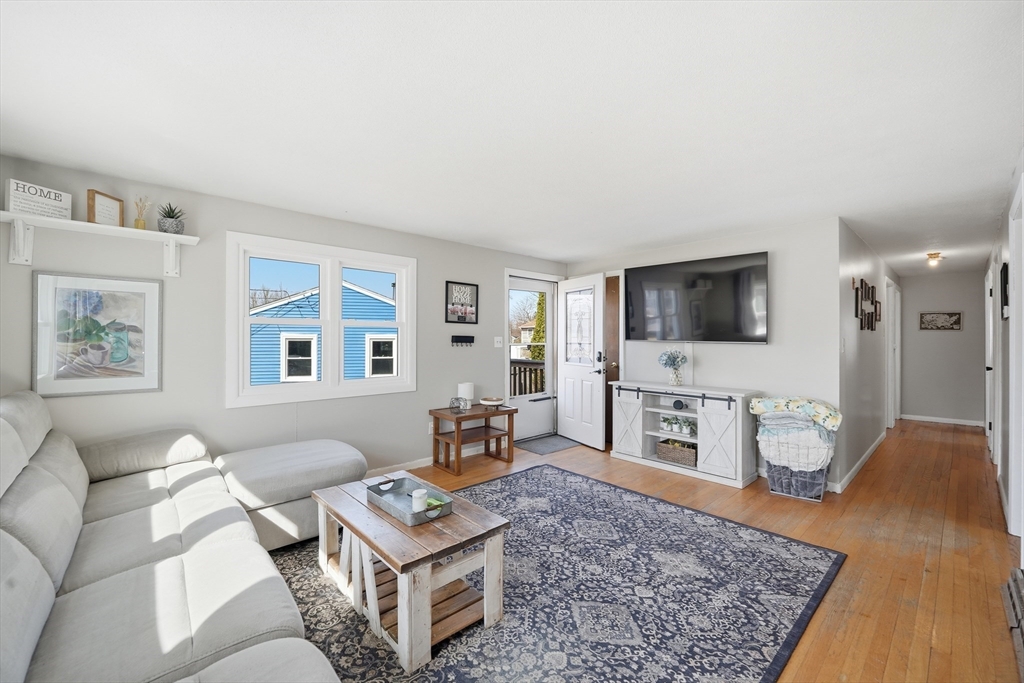 88 Agnes Street Springfield, MA 01118 - Photo 8 of 31