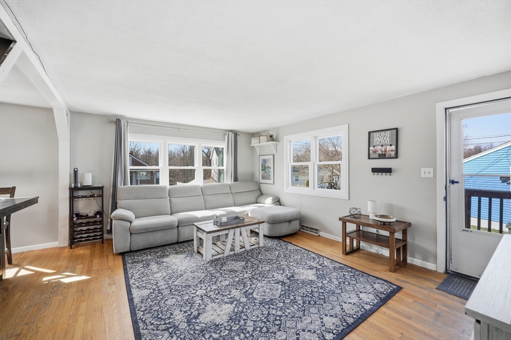 88 Agnes Street Springfield, MA 01118 - Photo 9 of 31