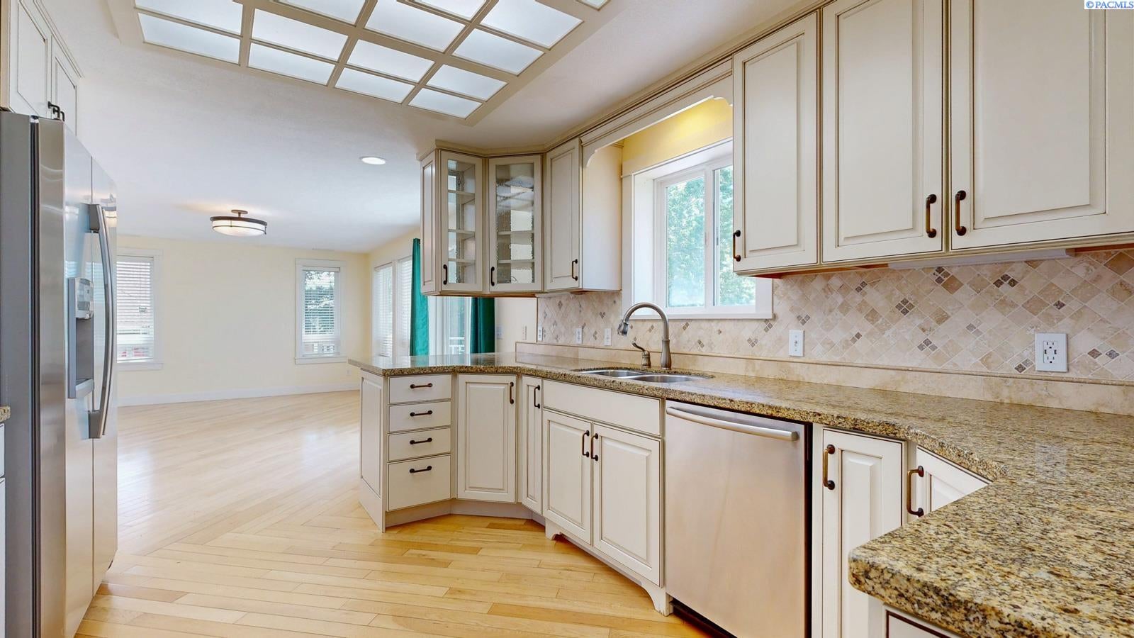 243 Rachel Road Kennewick, WA 99338 - Photo 9 of 36 Gallery Image 9