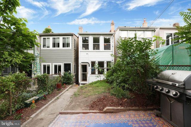 a car parked in front of a building