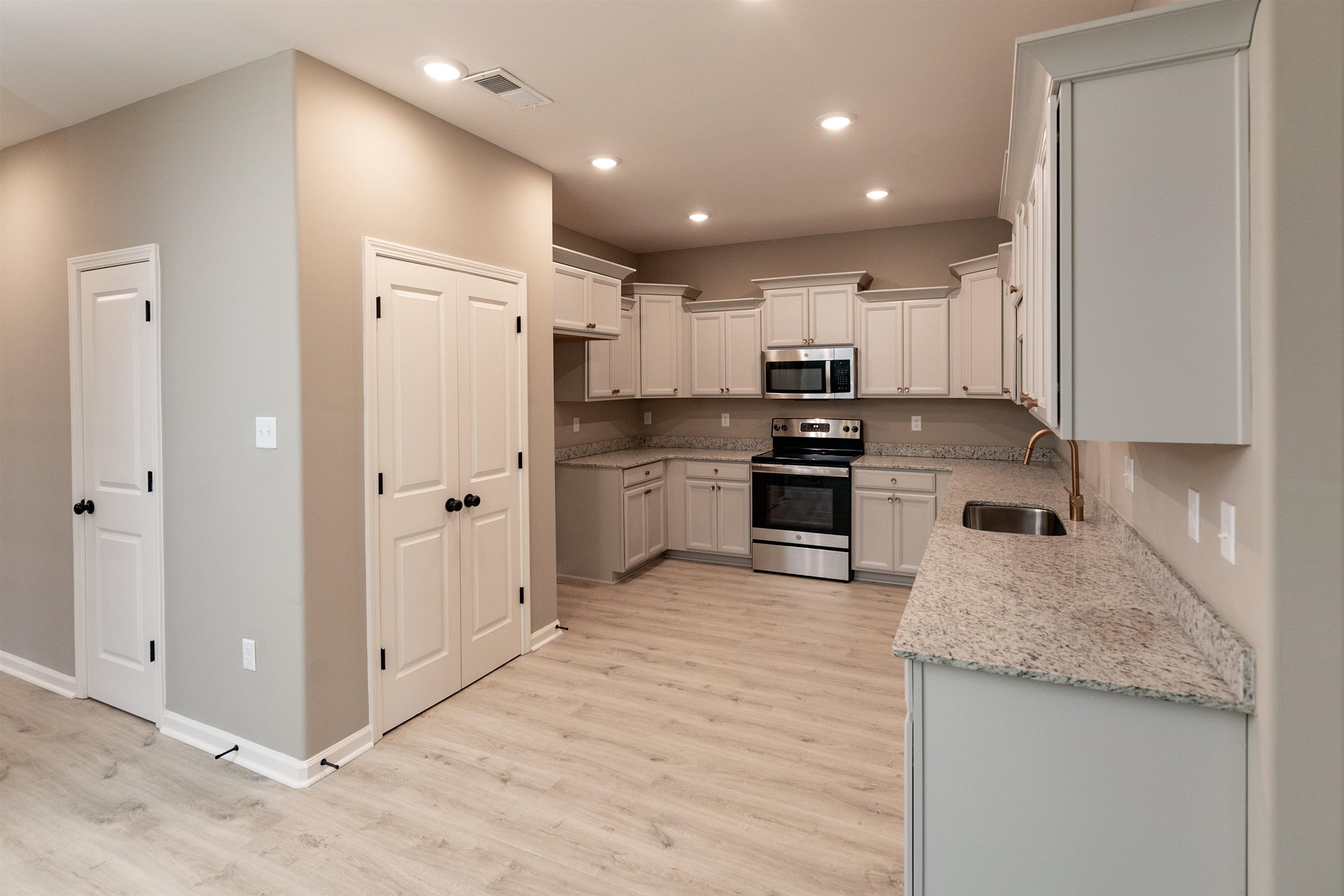 10163 Macon Road Cordova, TN 38018 - Photo 6 of 19 Gallery Image 6