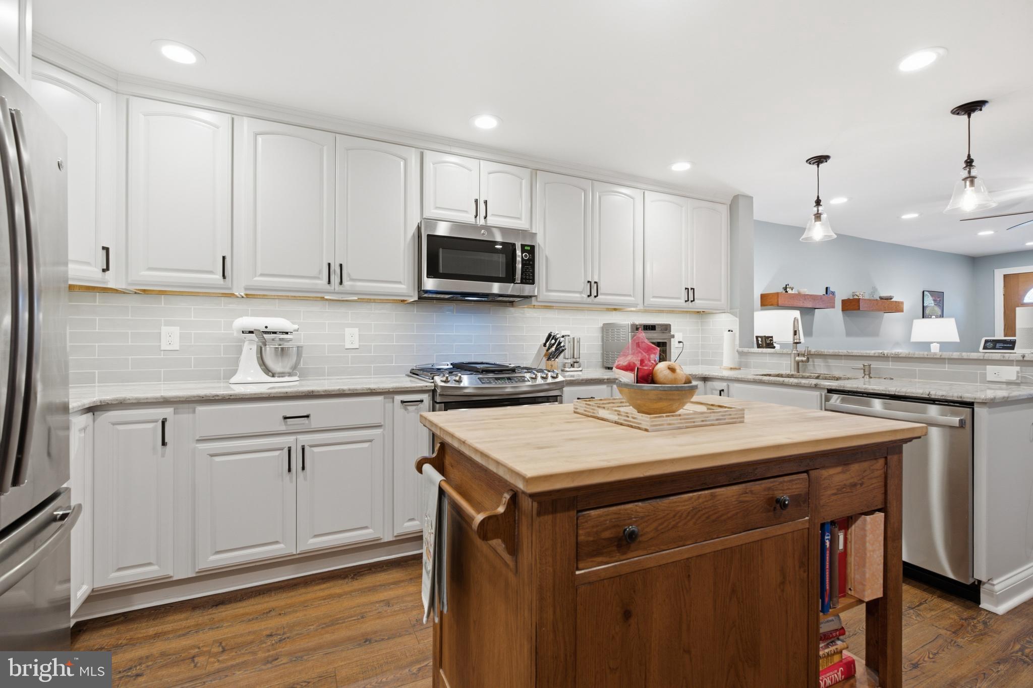 1084 Cedarwood Road Glenolden, PA 19036 - Photo 4 of 40