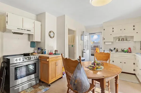 $599,500 | 227 Laval Street, Manchester, NH 03102