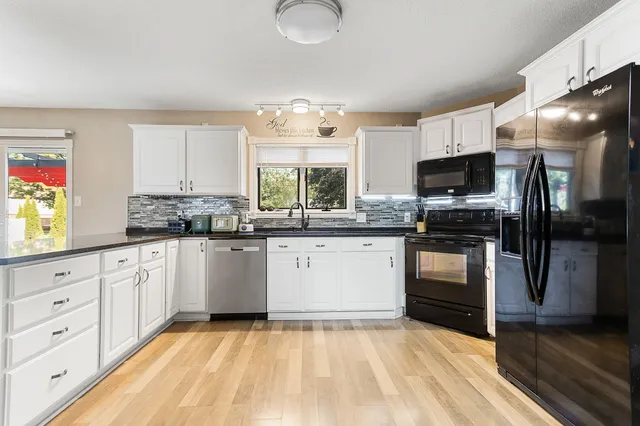 $434,000 | 1785 Meadow Grove Place, St. Joseph, MI 49085