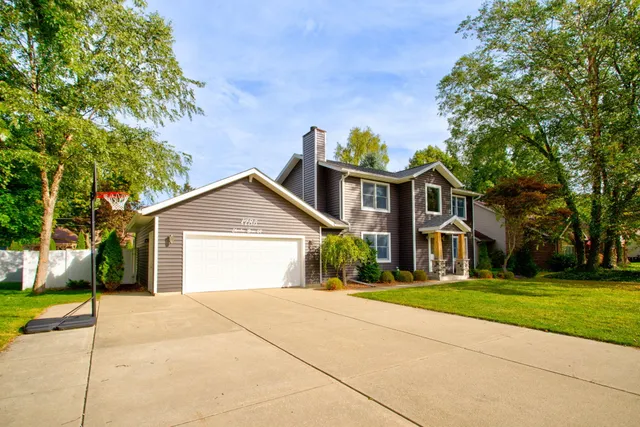 $434,000 | 1785 Meadow Grove Place, St. Joseph, MI 49085