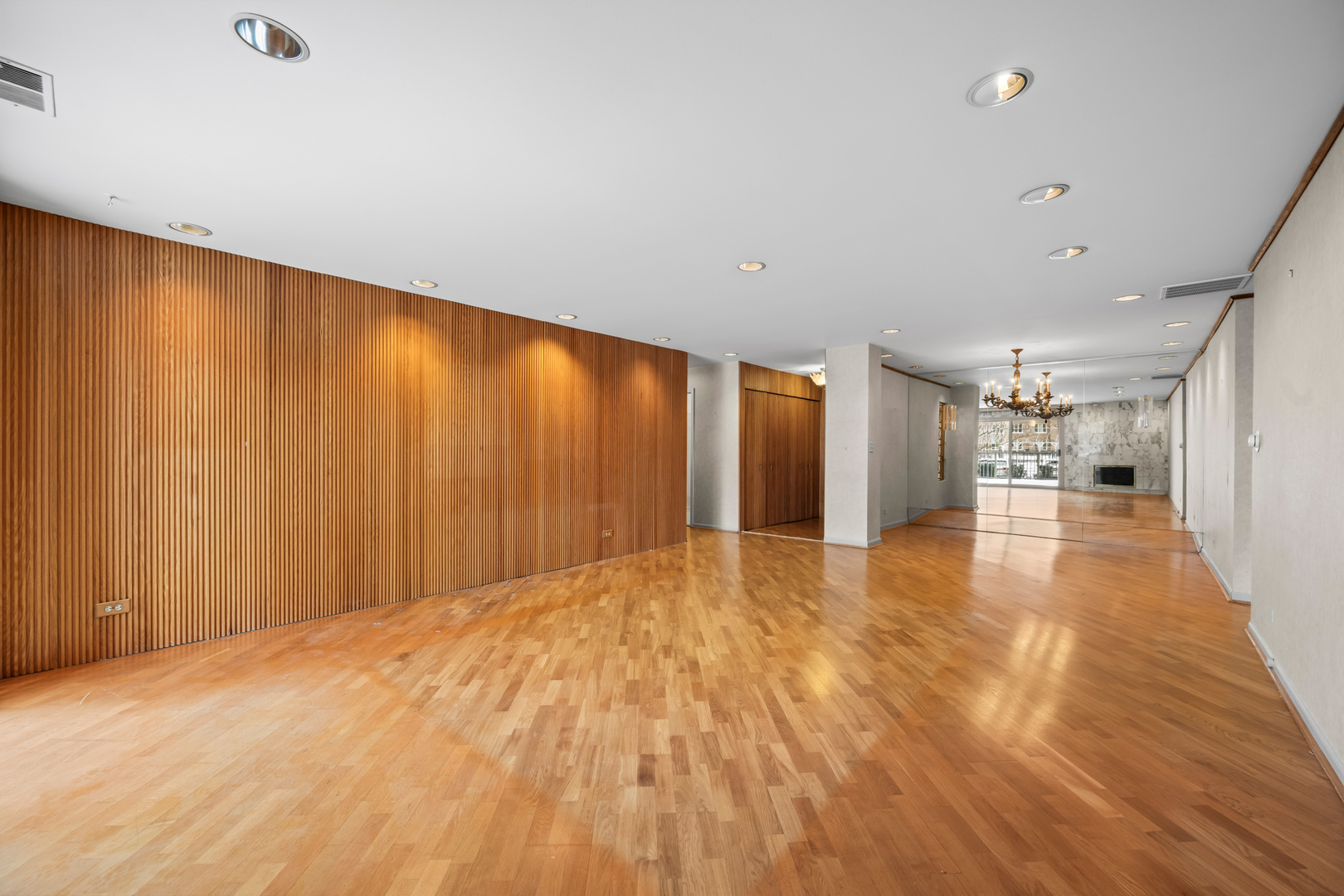 1280 Rudolph Drive, Unit 1F Northbrook, IL 60062 - Photo 3 of 20