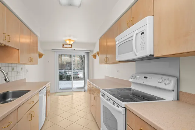 $525,000 | 1280 Rudolph Drive, Unit 1F, Northbrook, IL 60062