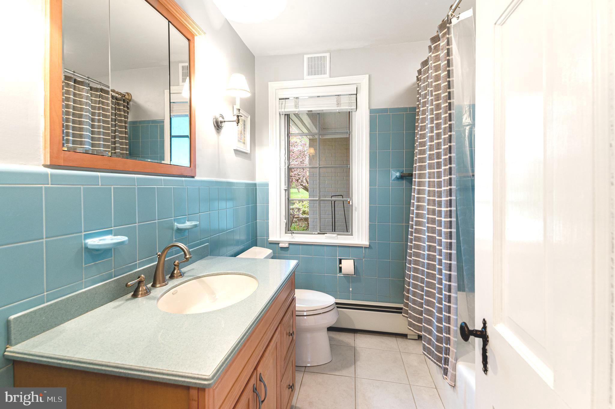 654 Andover Road Newtown Square, PA 19073 - Photo 31 of 47 Hall Bath