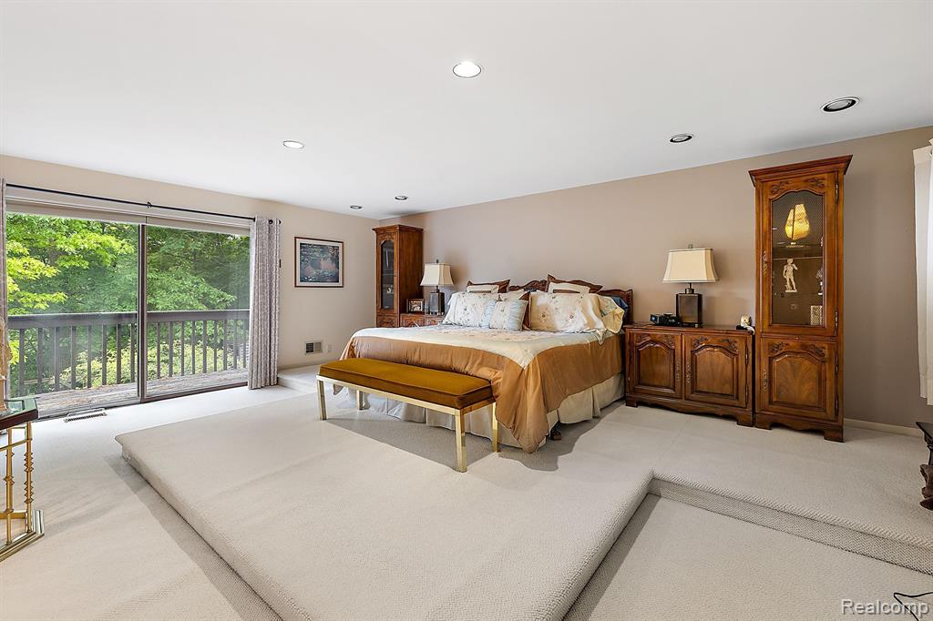4670 Cove Road West Bloomfield, MI 48323 - Photo 18 of 37
