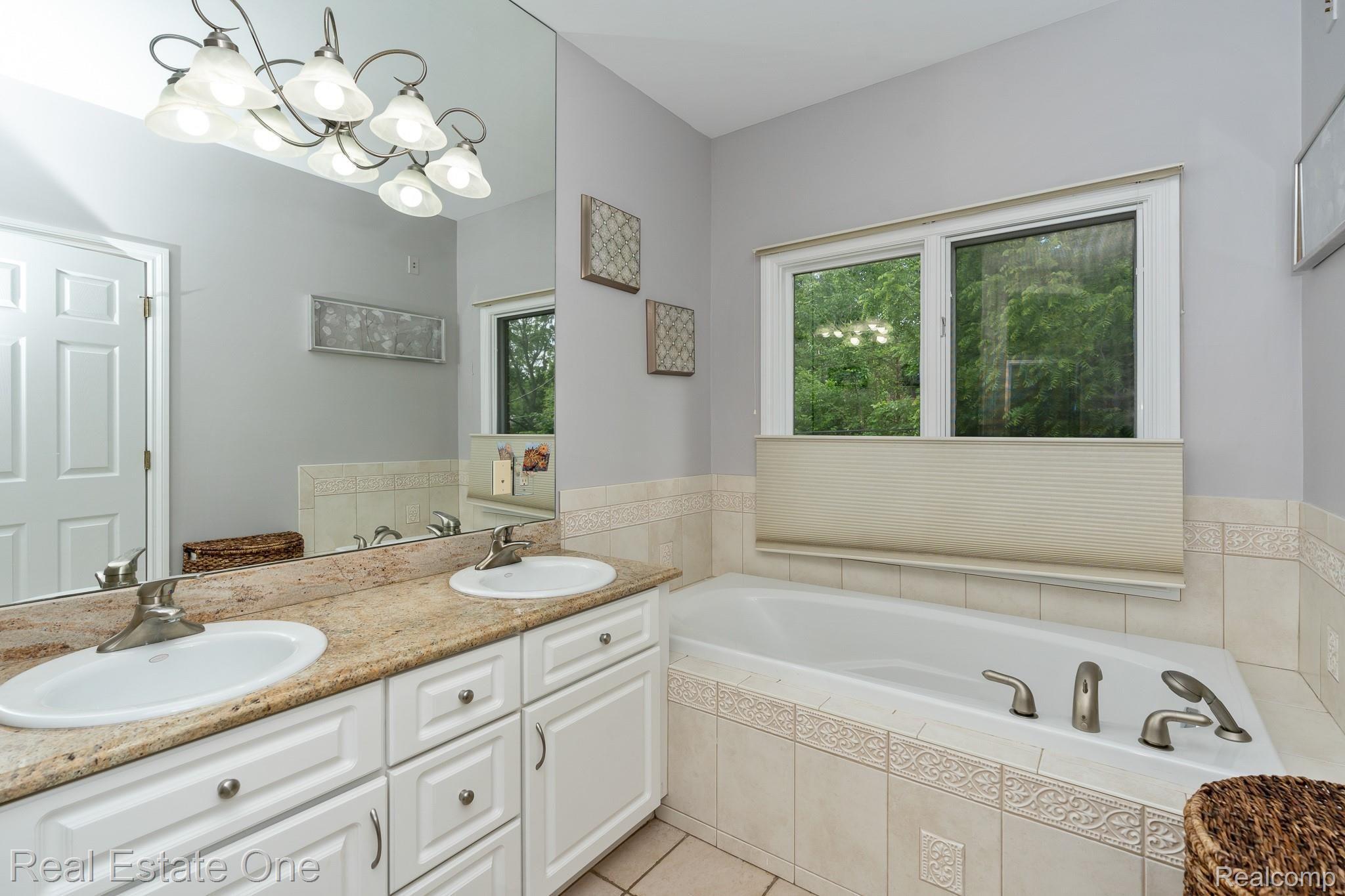 200 Kalhaven Road Rochester, MI 48307 - Photo 25 of 39 200 Kalhaven MLS-W022.jpg