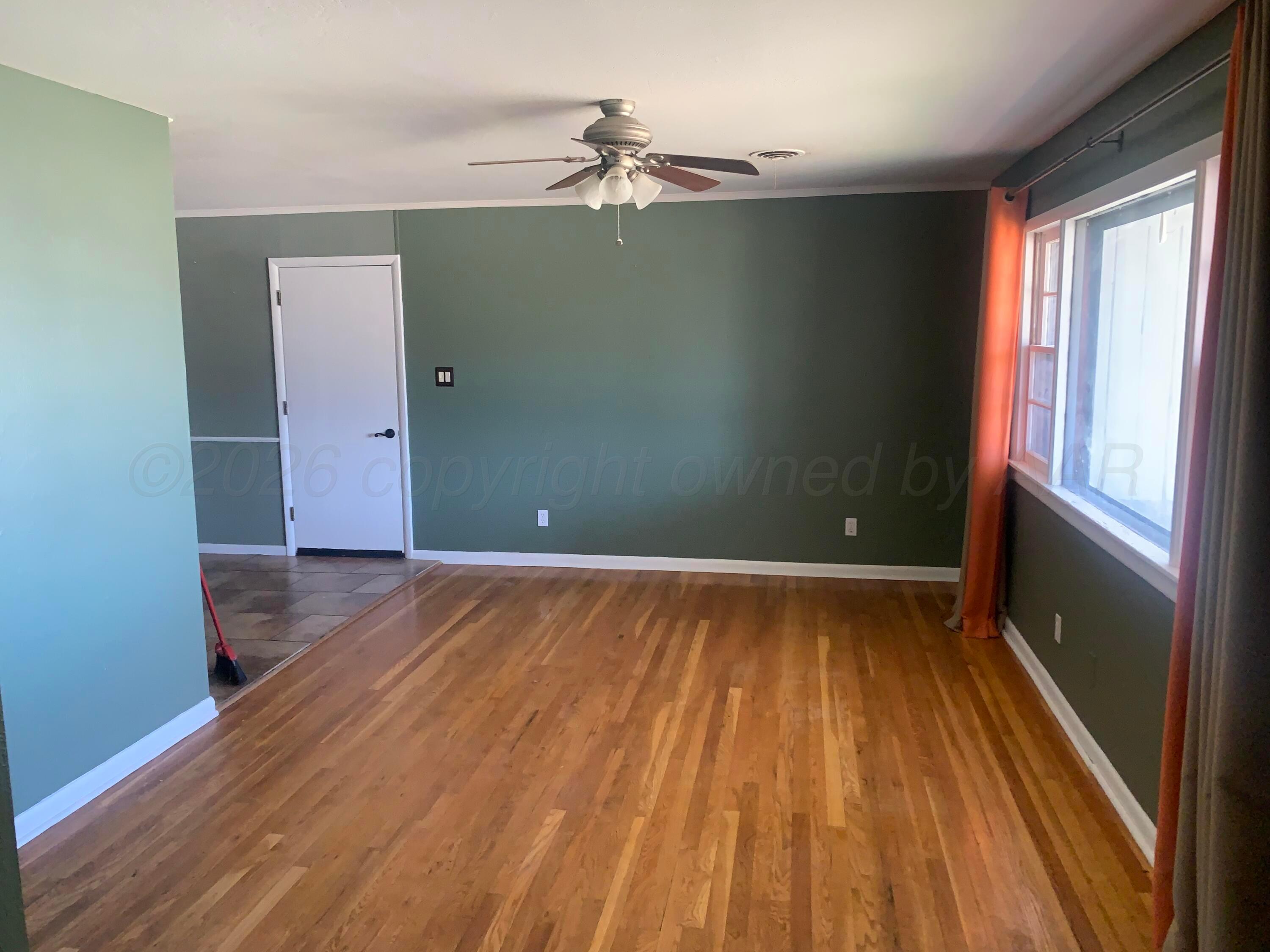 1508 Smiley Street Amarillo, TX 79106 - Photo 2 of 30 LIVING ROOM