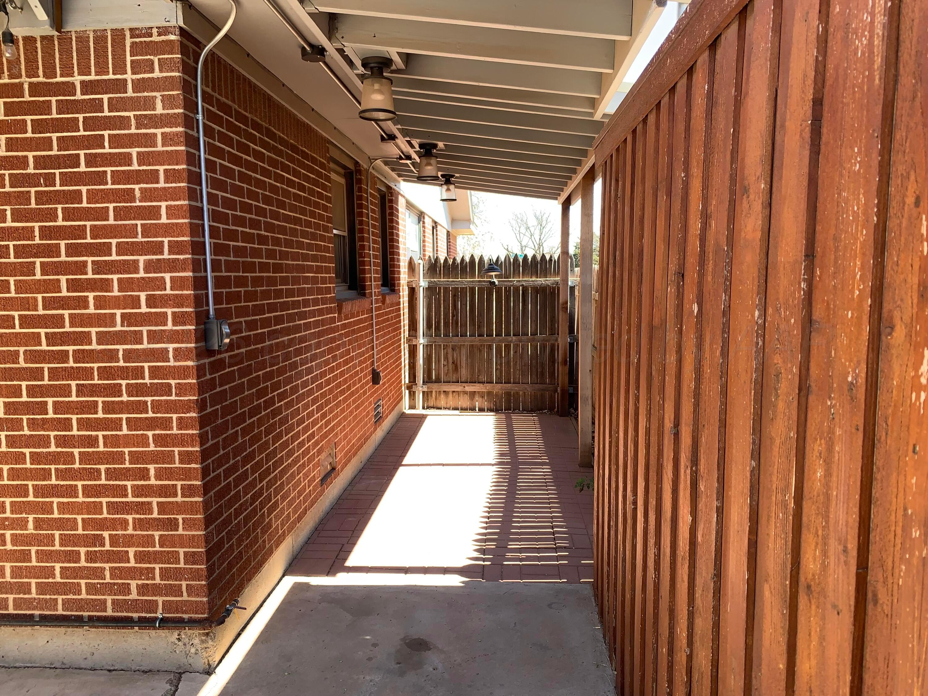 1508 Smiley Street Amarillo, TX 79106 - Photo 25 of 30 SIDE STORAGE