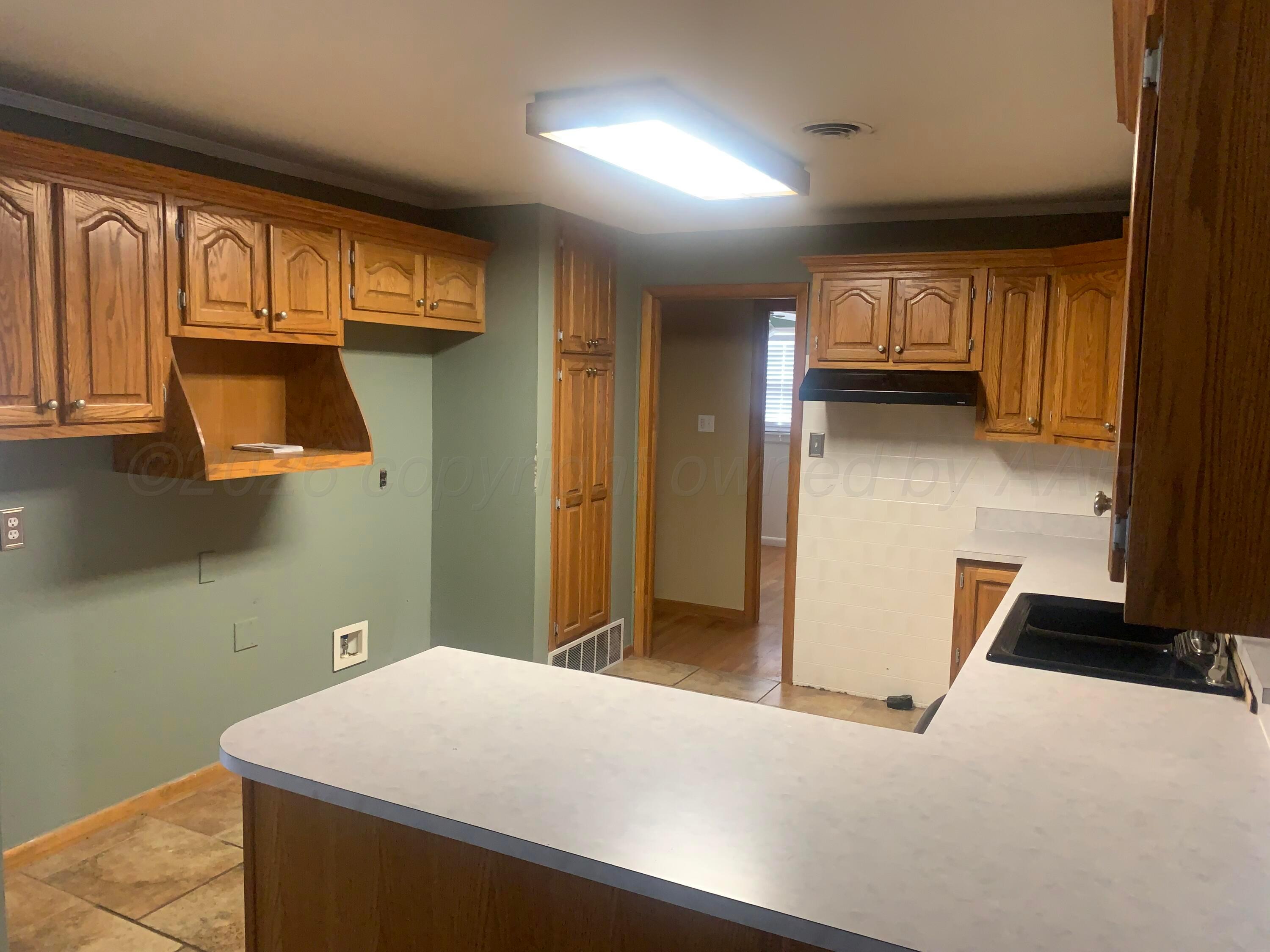 1508 Smiley Street Amarillo, TX 79106 - Photo 5 of 30 KITCHEN