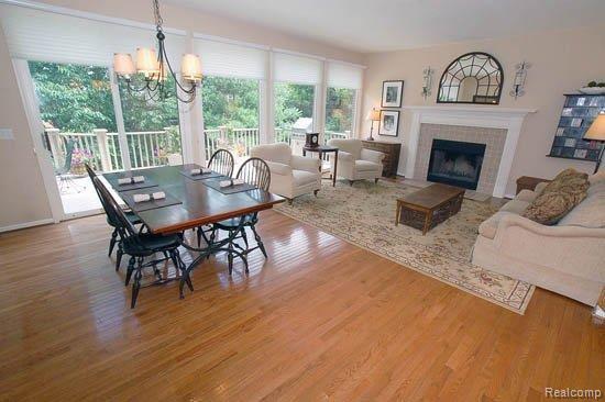 1361 Tulberry Circle Rochester, MI 48306 - Photo 7 of 23 Tons of Windows!