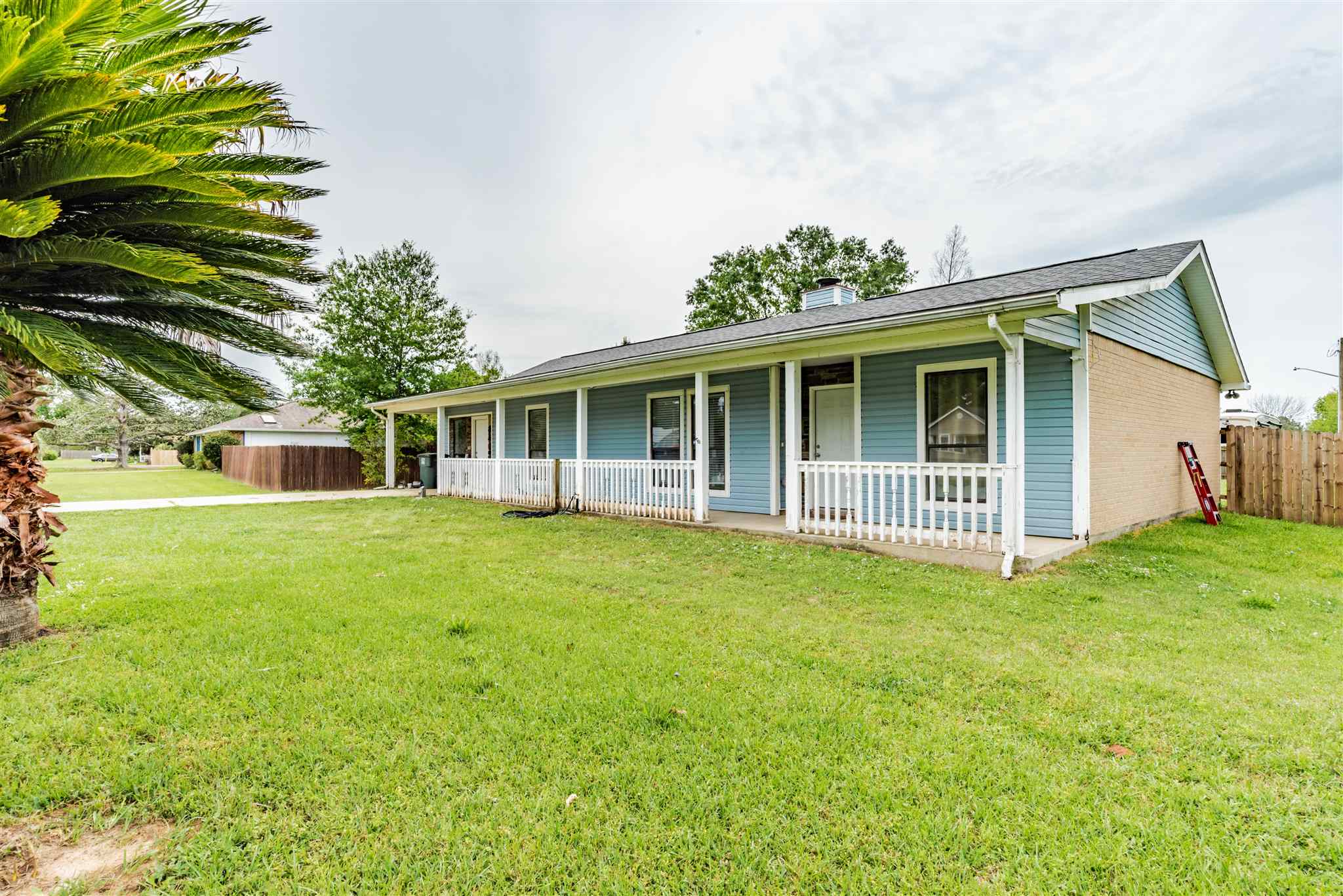 707 West Magnolia Avenue Foley, AL 36535 - Photo 1 of 28