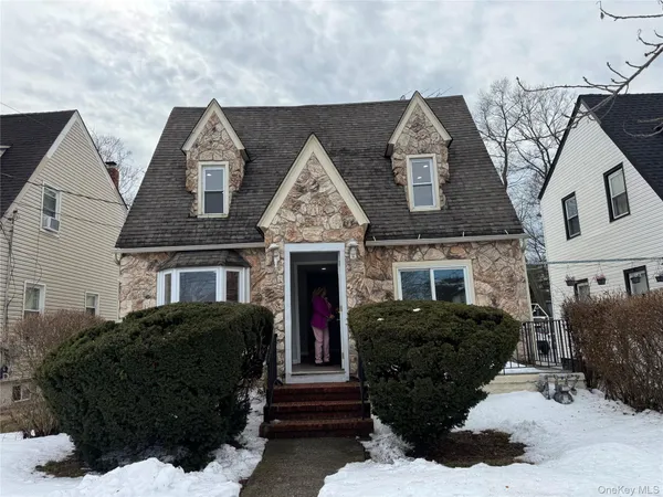 $669,000 | 110 Woodside Avenue, Freeport, NY 11520