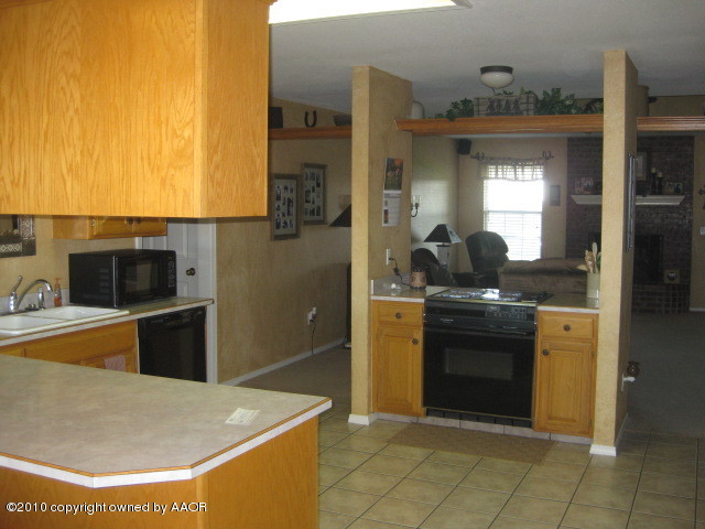 8707 South Blessen Road Amarillo, TX 79119 - Photo 8 of 28 Kitchen