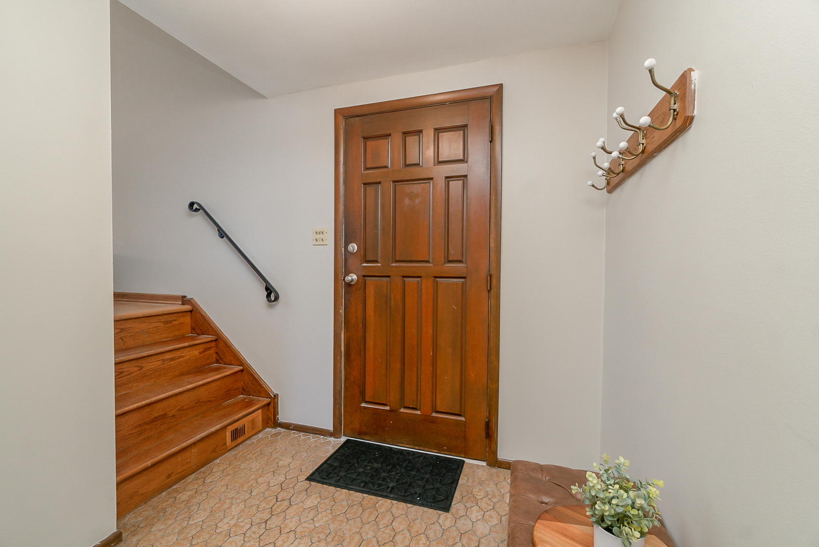 2832 193rd Street Lansing, IL 60438 - Photo 4 of 25 a view of entryway with stairs