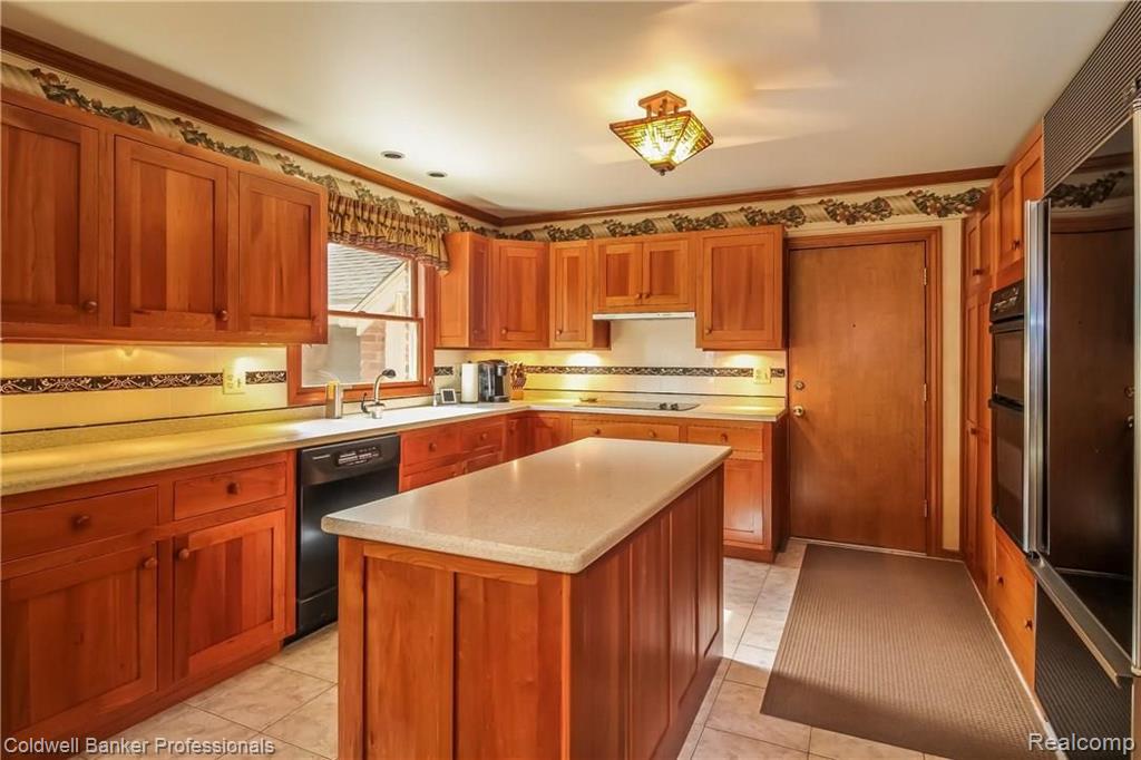 25348 Farmington Road Farmington Hills, MI 48336 - Photo 6 of 27