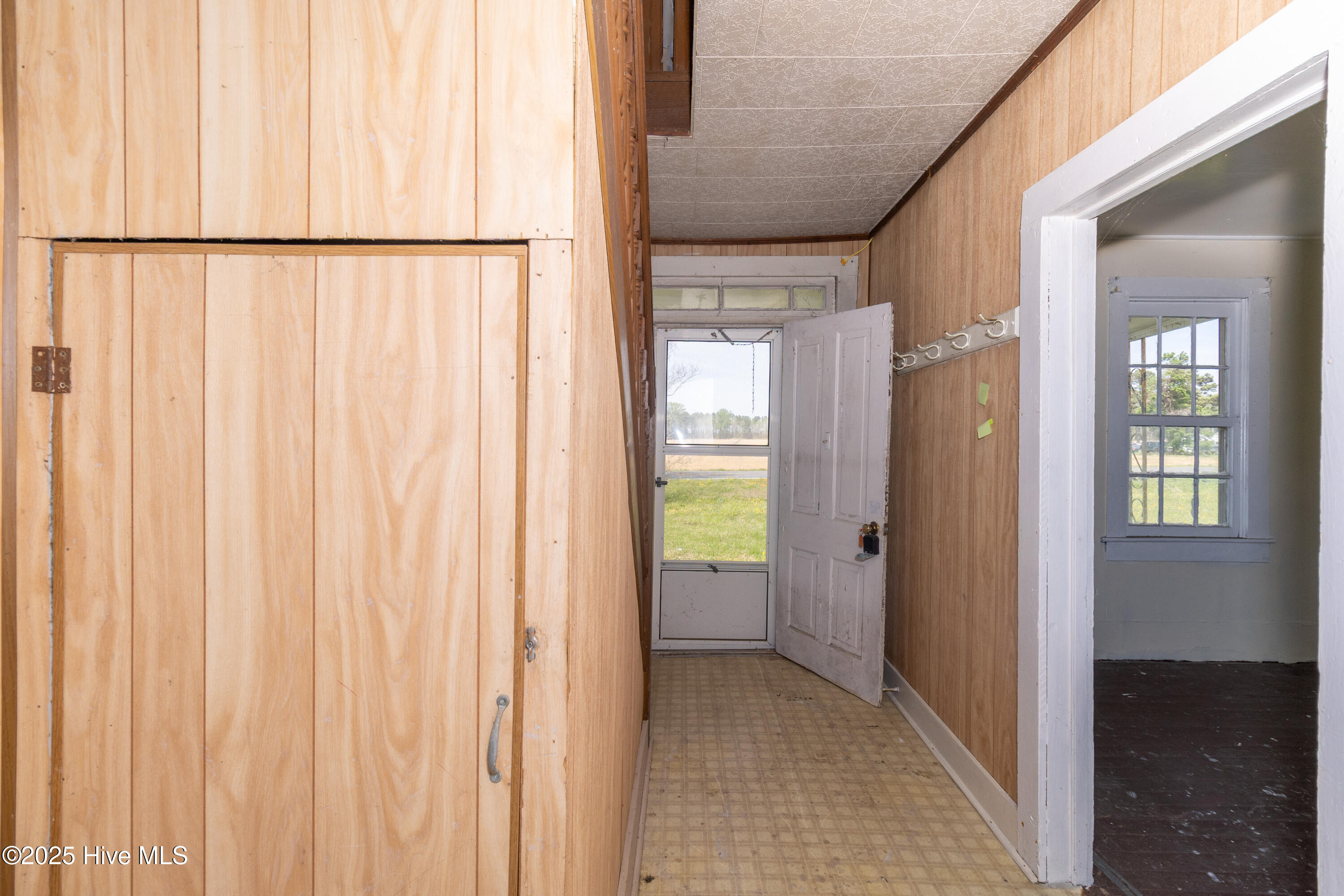 230 Indian Trail Road Edenton, NC 27932 - Photo 9 of 28 Hallway