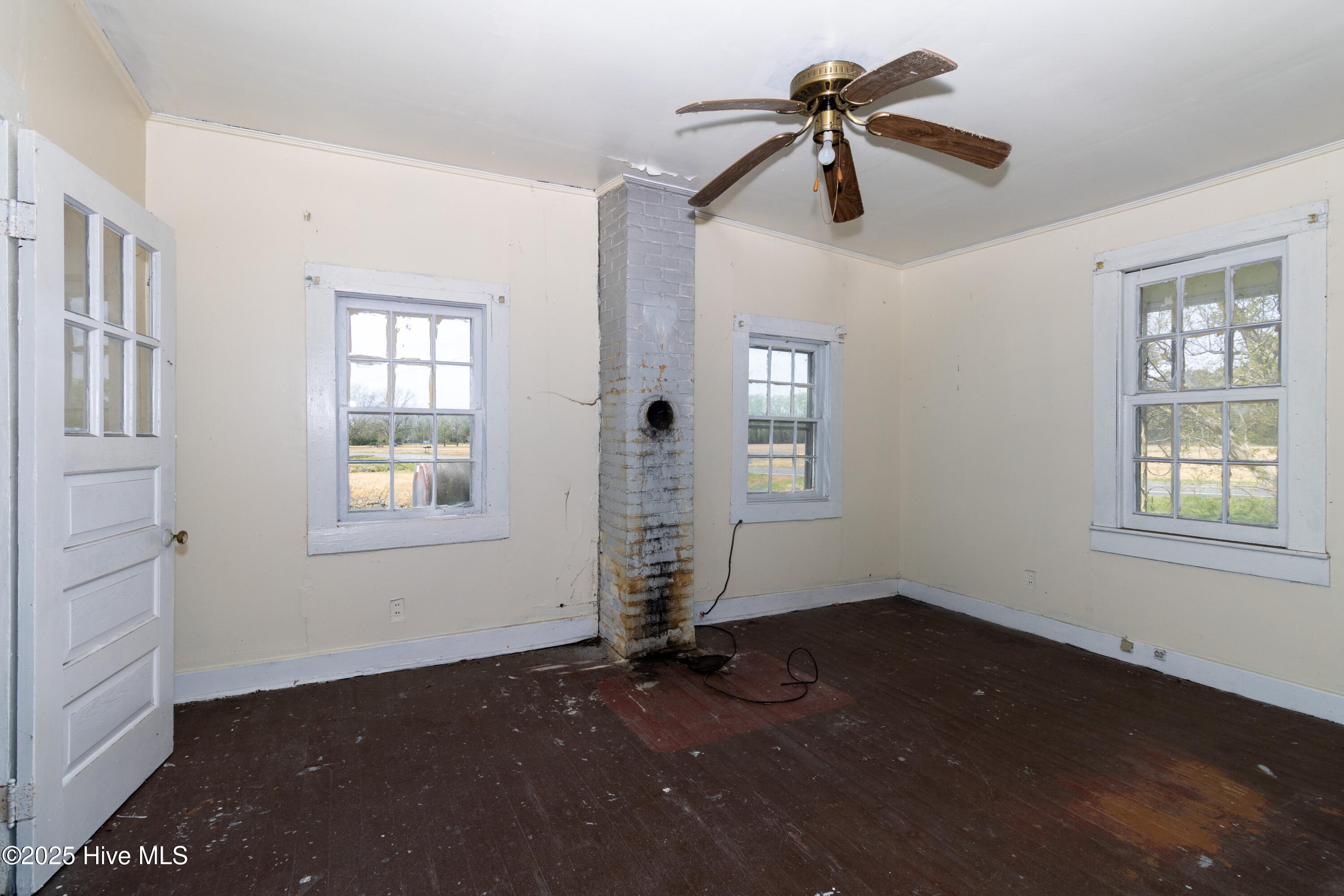 230 Indian Trail Road Edenton, NC 27932 - Photo 10 of 28 Living Room
