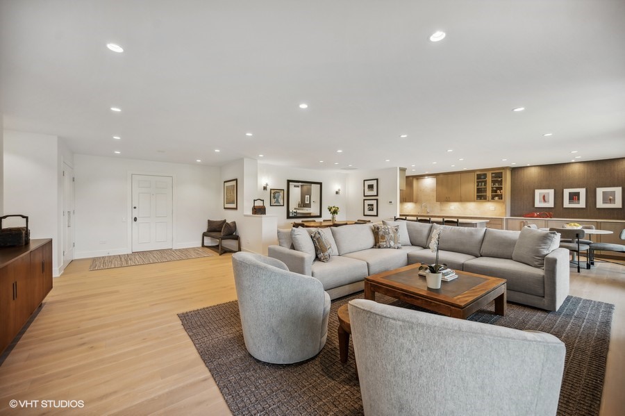 3900 Mission Hills Road, Unit 105 Northbrook, IL 60062 - Photo 4 of 27 Gallery Image 4