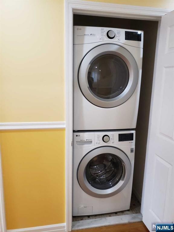 478 Walnut Street Ridgefield, NJ 07657 - Photo 25 of 26 a utility room with dryer and washer