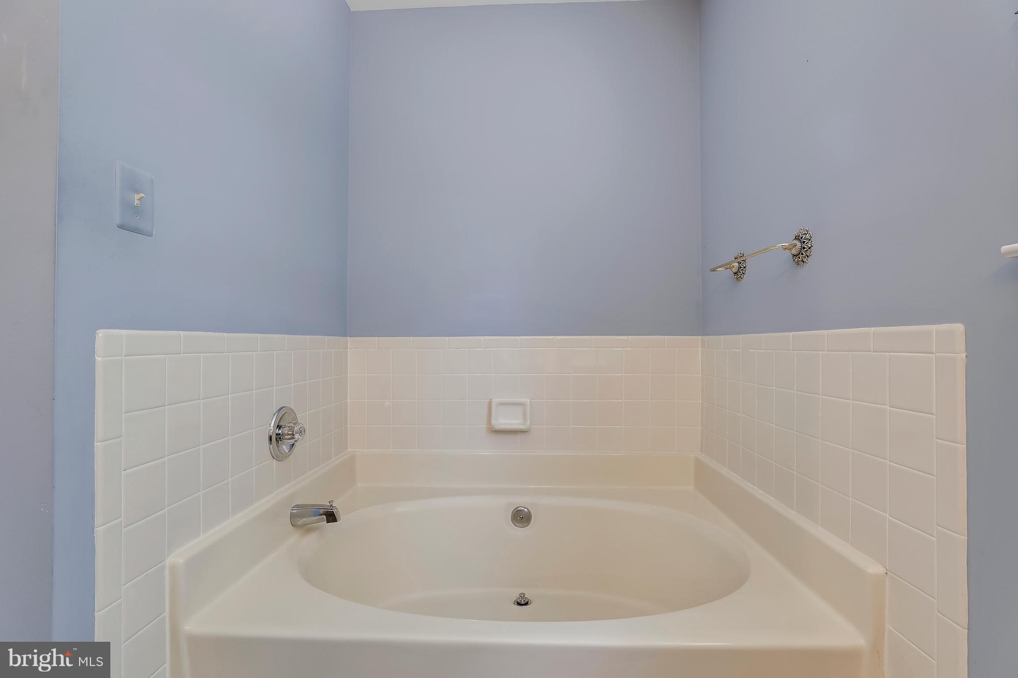 519 Coover Road Annapolis, MD 21401 - Photo 9 of 30 Soaking Tub in Master Bath