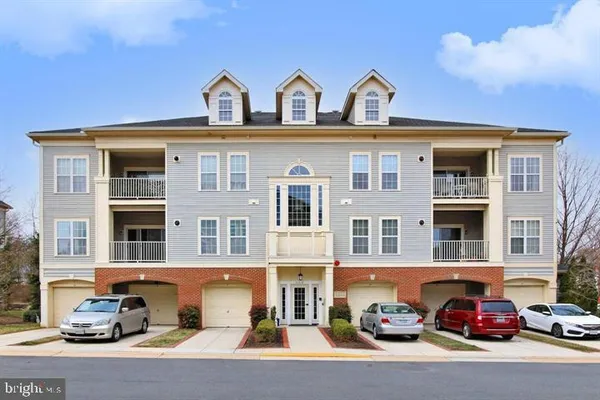 $2,900 | 11314 Westbrook Mill Lane, Unit 302, Fairfax, VA 22030