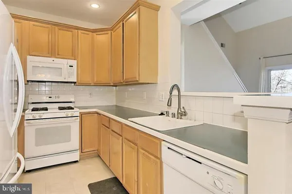 $2,900 | 11314 Westbrook Mill Lane, Unit 302, Fairfax, VA 22030