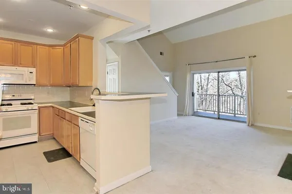 $2,900 | 11314 Westbrook Mill Lane, Unit 302, Fairfax, VA 22030