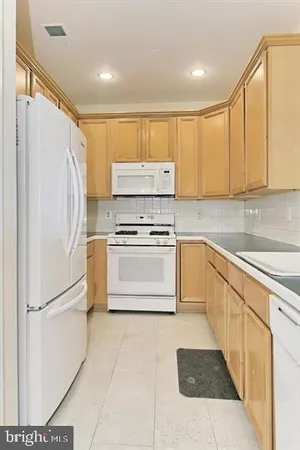 $2,900 | 11314 Westbrook Mill Lane, Unit 302, Fairfax, VA 22030