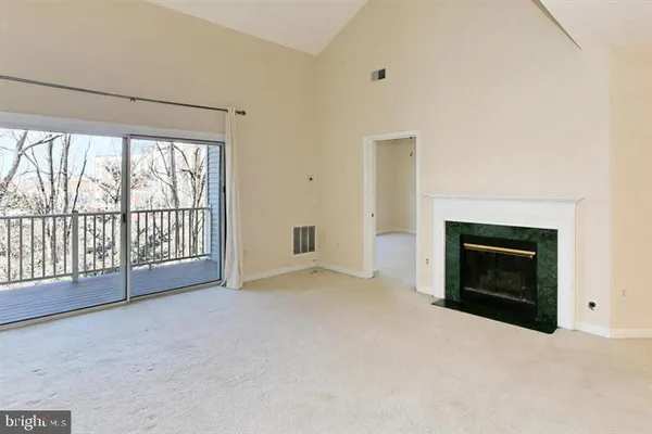 $2,900 | 11314 Westbrook Mill Lane, Unit 302, Fairfax, VA 22030