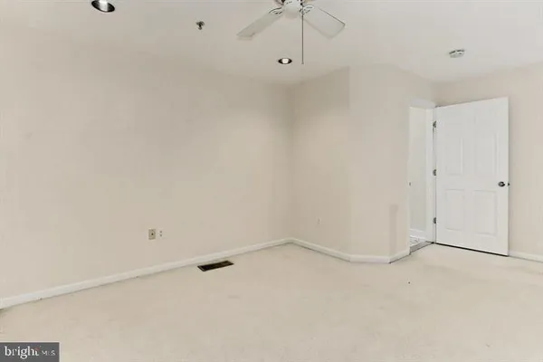 $2,900 | 11314 Westbrook Mill Lane, Unit 302, Fairfax, VA 22030