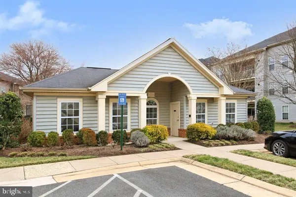 $2,900 | 11314 Westbrook Mill Lane, Unit 302, Fairfax, VA 22030