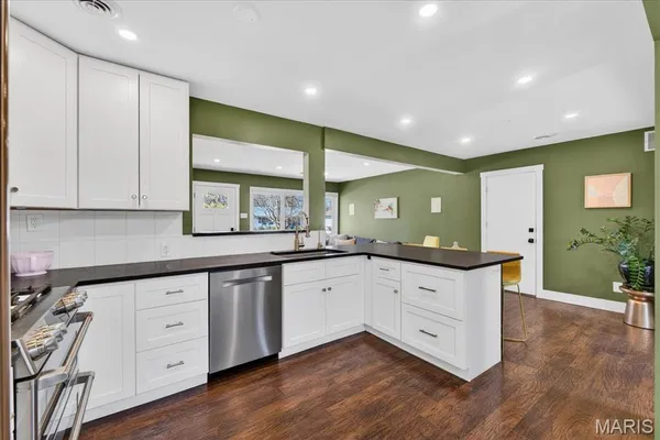 $475,000 | 128 Embassy Lane, St. Louis, MO 63122