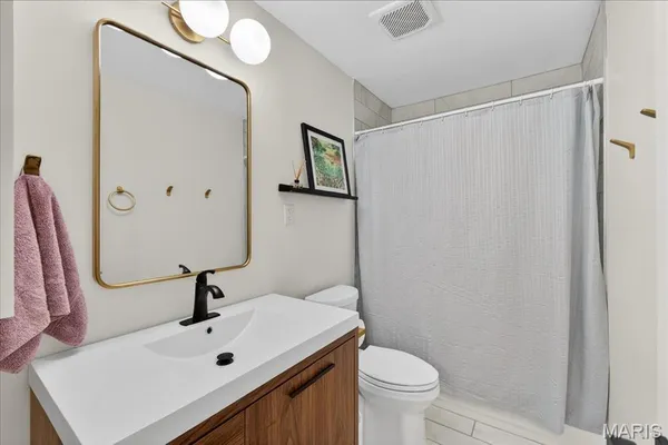 $475,000 | 128 Embassy Lane, St. Louis, MO 63122