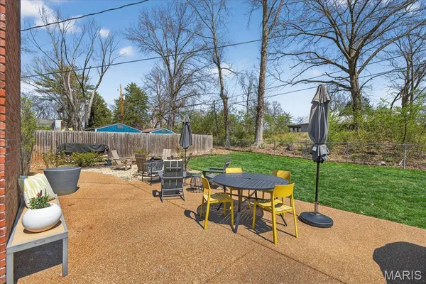 $475,000 | 128 Embassy Lane, St. Louis, MO 63122