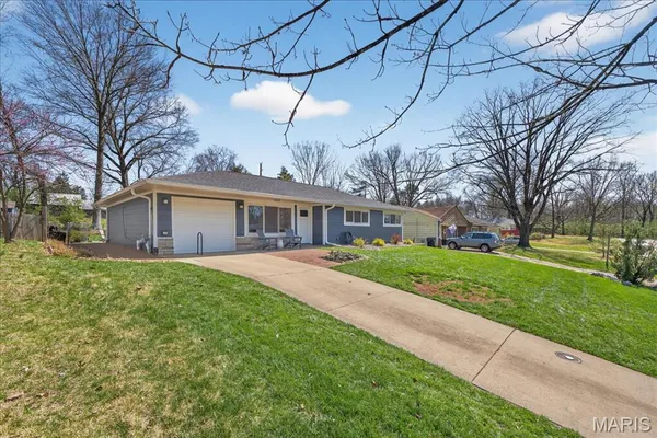 $475,000 | 128 Embassy Lane, St. Louis, MO 63122