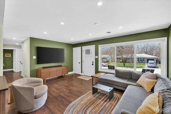$475,000 | 128 Embassy Lane, St. Louis, MO 63122