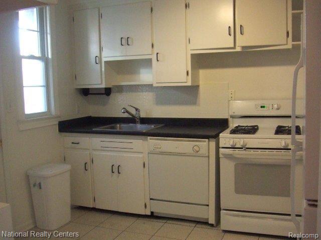 1522 West Webster Road, Unit 16 Royal Oak, MI 48073 - Photo 3 of 12 Kitchen
