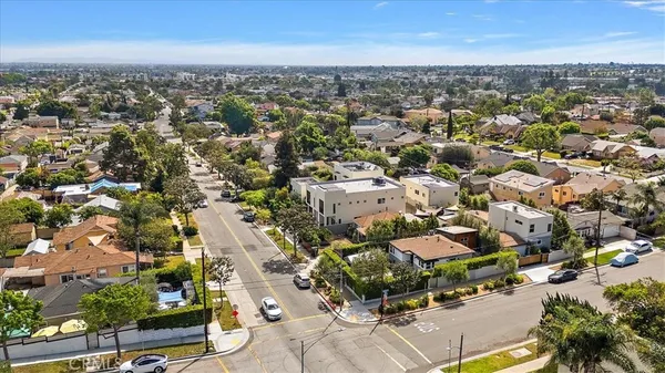 $799,000 | 642 East Fairview Boulevard, Unit C, Inglewood, CA 90302