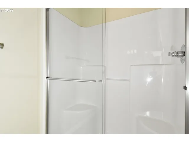 a picture of a bathroom