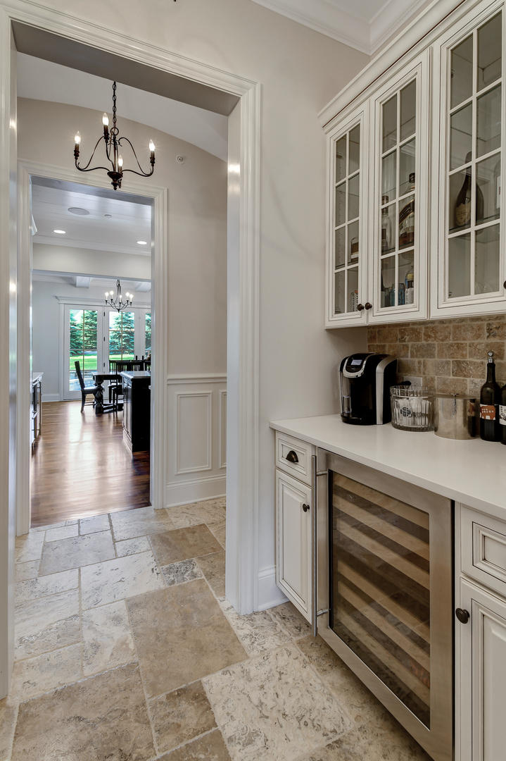 421 Ruby Street Clarendon Hills, IL 60514 - Photo 10 of 51