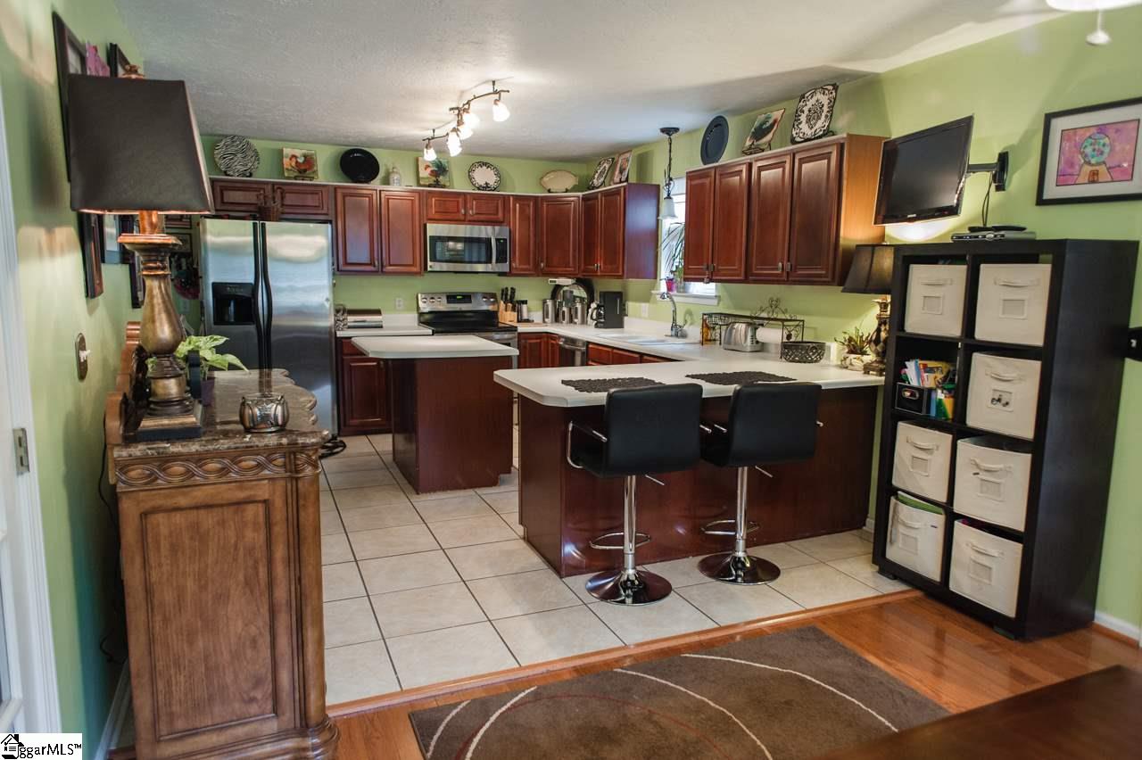17 Old Rutherford Road Greer, SC 29651 - Photo 5 of 29