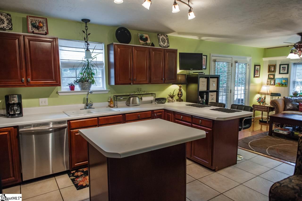 17 Old Rutherford Road Greer, SC 29651 - Photo 7 of 29