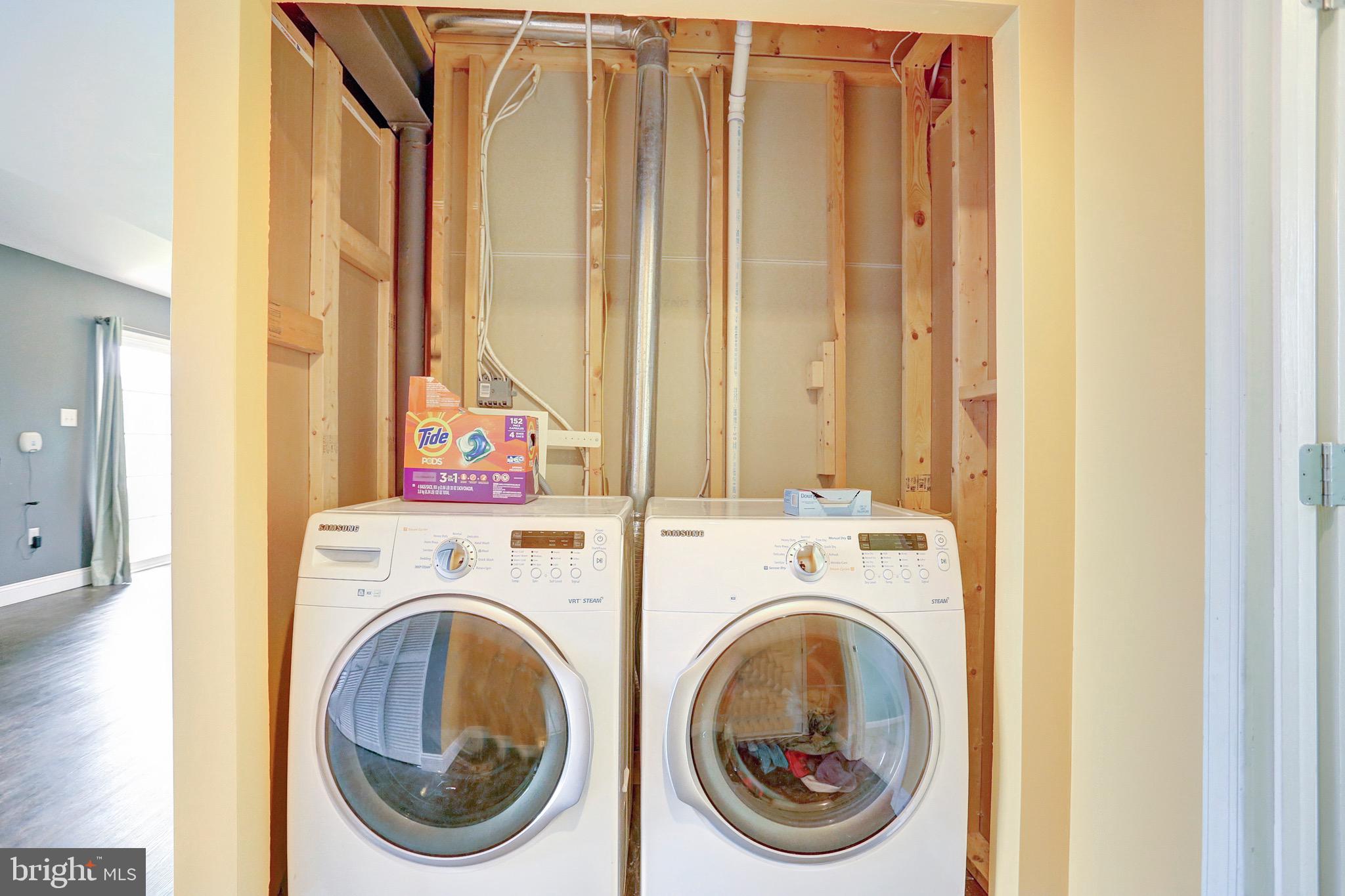 5305 Board Road Mount Wolf, PA 17347 - Photo 26 of 44 Laundry